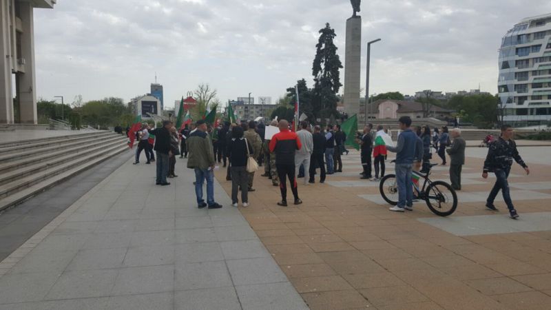 50 викаха „Перата вън“ и „Цацаров талибан“ пред Бургаския съд (Снимки) - E-Burgas.com